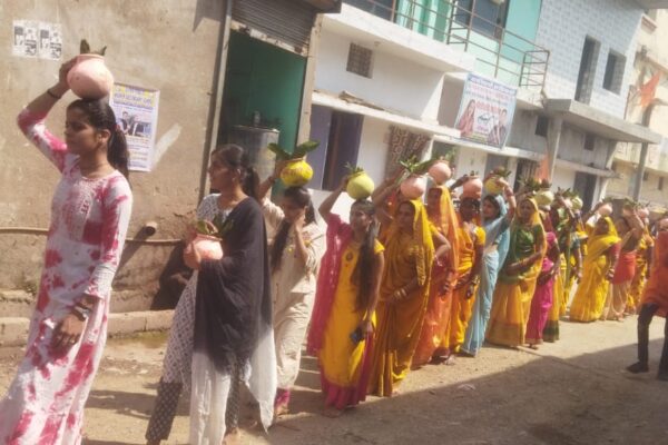 श्री राम कथा का शुभारंभ, नगर में निकली भव्य कलश यात्रा