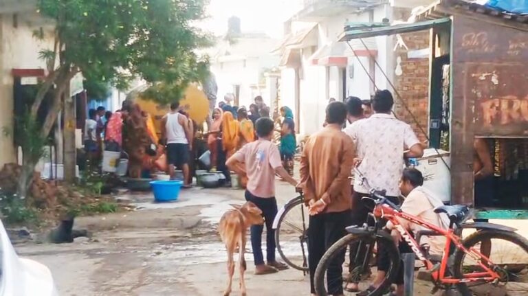 सरगांव में अघोषित बिजली कटौती से हाहाकार, पेयजल संकट गहराया..दोहरी मार झेल रहे लोग.