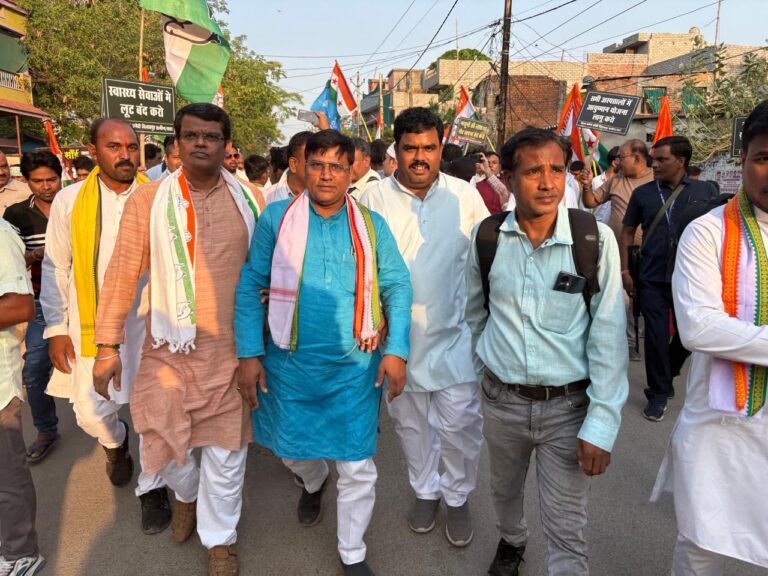 निजी अस्पतालों की मनमानी के खिलाफ कांग्रेस की ‘स्वास्थ्य न्याय यात्रा’, दिलीप कौशिक ने दर्ज कराया विरोध