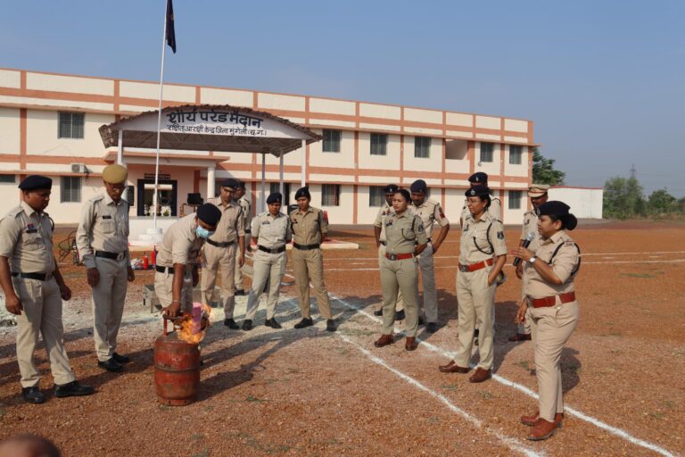 मुंगेली पुलिस ने जनरल परेड और फायर सेफ्टी मॉक ड्रिल का आयोजन किया