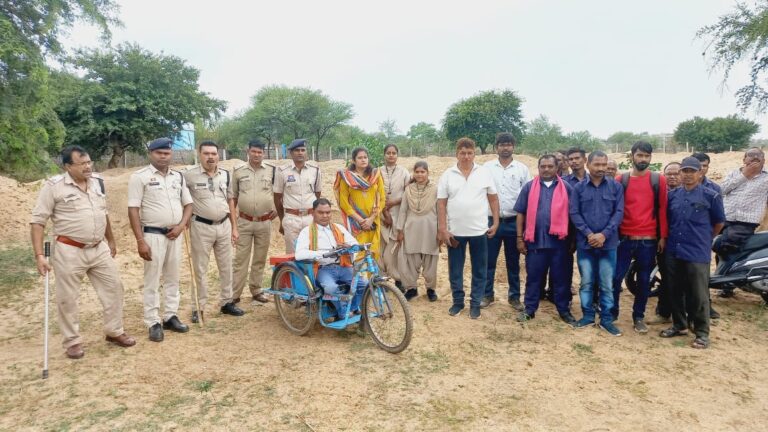 ग्राम बरतोरी में रामनाथ यादव द्वारा लगभग 1000 ट्रेक्टर रेत डम्प कर रखा गया था जिसे जप्त किया गया व अन्य मामले में अतिक्रमण हटाया गया