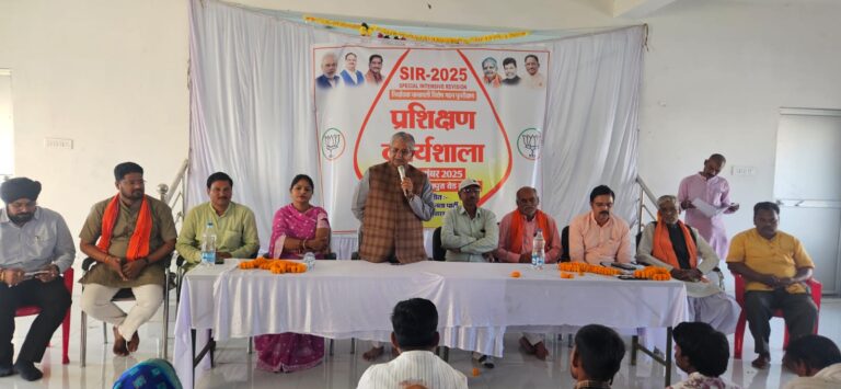 मतदाता सूची पुनरीक्षण को लेकर सरगांव मंडल में कार्यशाला आयोजित.. पूर्व वि.भा अध्यक्ष धरमलाल कौशिक ने दिया मार्गदर्शन, कार्यकर्ताओं ने लिया अभियान को सफल बनाने का संकल्प..