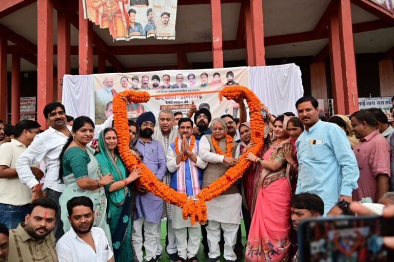 कटघोरा–डोंगरगढ़ रेल परियोजना की मंजूरी पर सरगांव में जश्न, केंद्रीय मंत्री तोखन साहू का नागरिक अभिनंदन