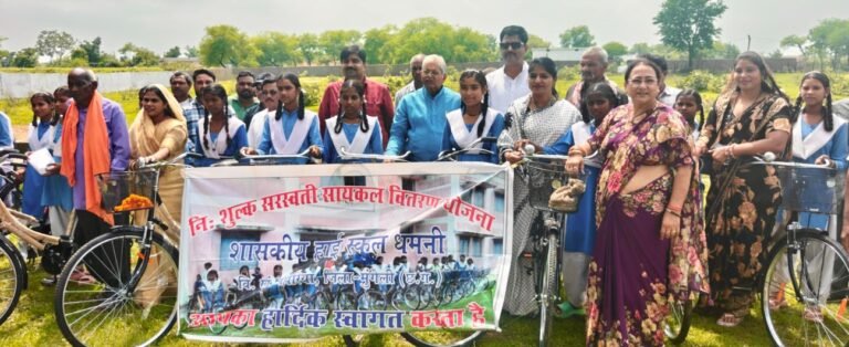 “शिक्षा ही विकसित राष्ट्र की सबसे मजबूत नींव है” – धरमलाल कौशिक, हाईस्कूल धमनी में साइकिल, गणवेश, पाठ्यपुस्तक एवं जाति प्रमाणपत्र वितरण के साथ हुआ वृक्षारोपण