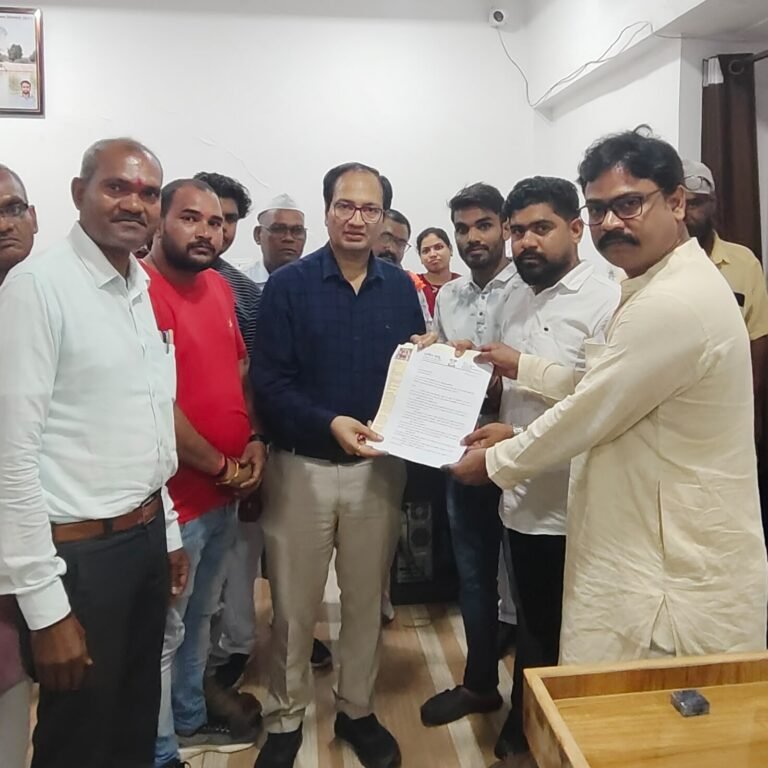 जातिगत जनगणना में पिछड़ा वर्ग (OBC) के लिए पृथक कॉलम शामिल करने बिलासपुर कलेक्टर को सौंपा ज्ञापन